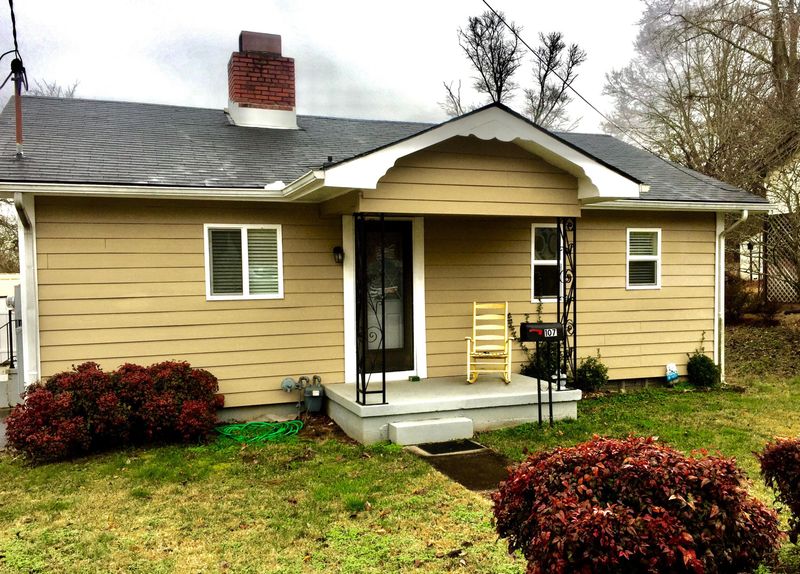 107 E Newcomb Rd, Oak Ridge, TN 37830