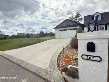 107 Farmer Rd, Rockford, TN 37853
