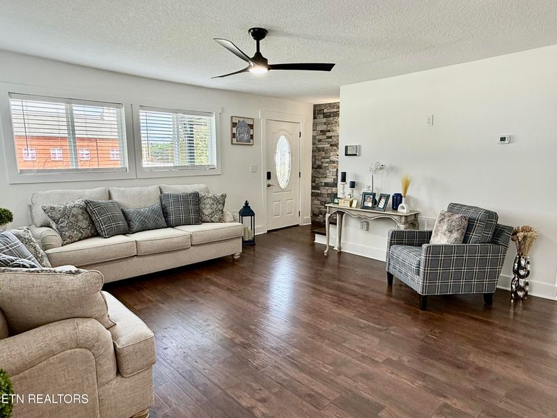 107 Farmer Rd, Rockford, TN 37853
