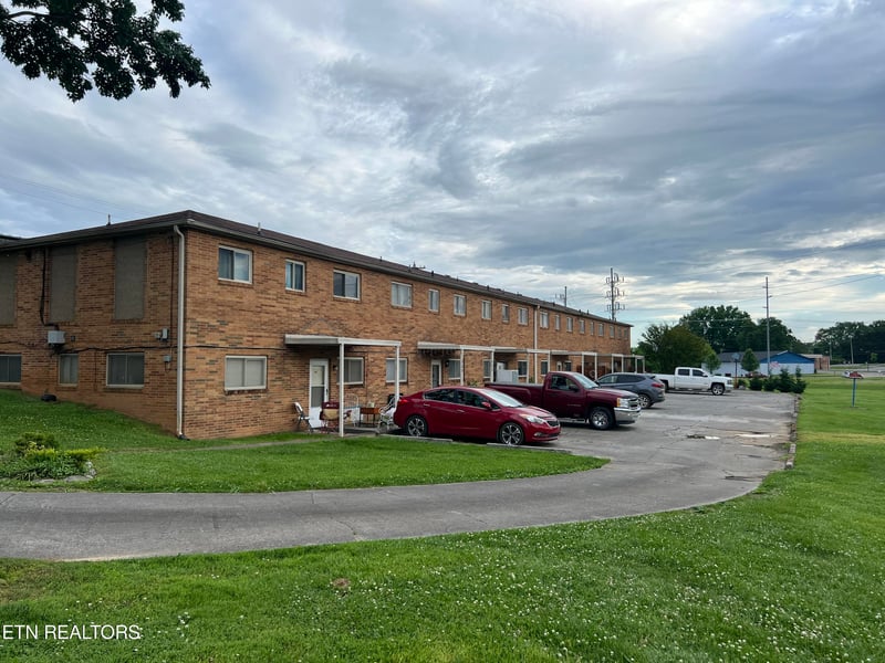 107 Garrett Ln, Maryville, TN 37804