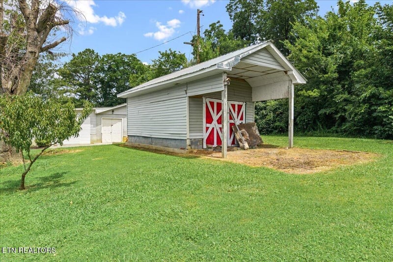 107 Georgia Ave, Etowah, TN 37331