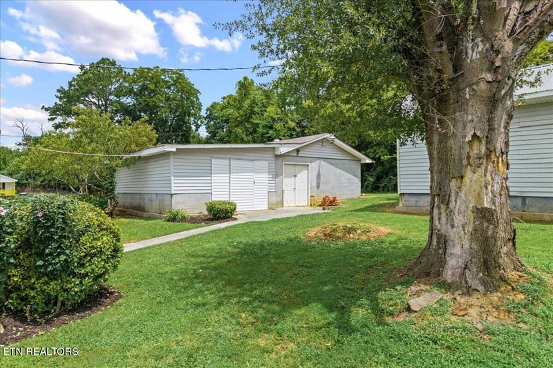 107 Georgia Ave, Etowah, TN 37331