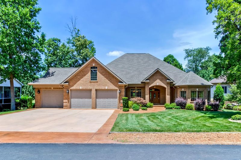 107 Gogeyi Trl, Vonore, TN 37885