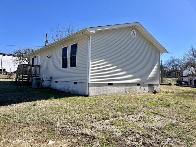 107 Hall St, Vonore, TN 37885