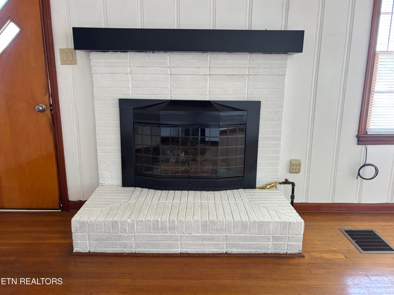 107 Hillcrest Ln, Kingston, TN 37763