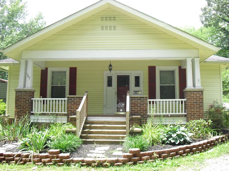 107 Howard St, Clinton, TN 37716