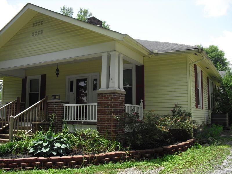 107 Howard St, Clinton, TN 37716