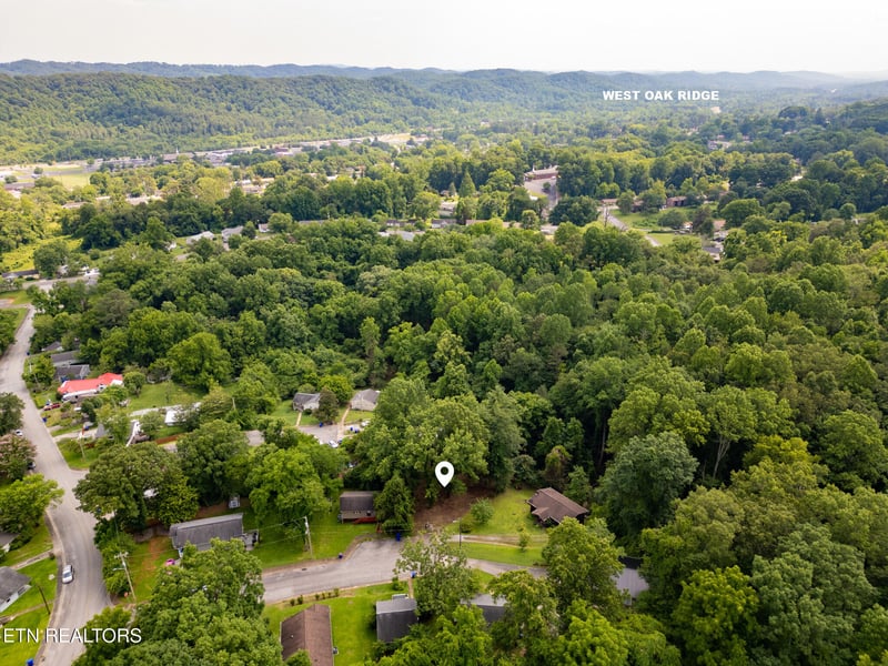 107 Jay Ln, Oak Ridge, TN 37830