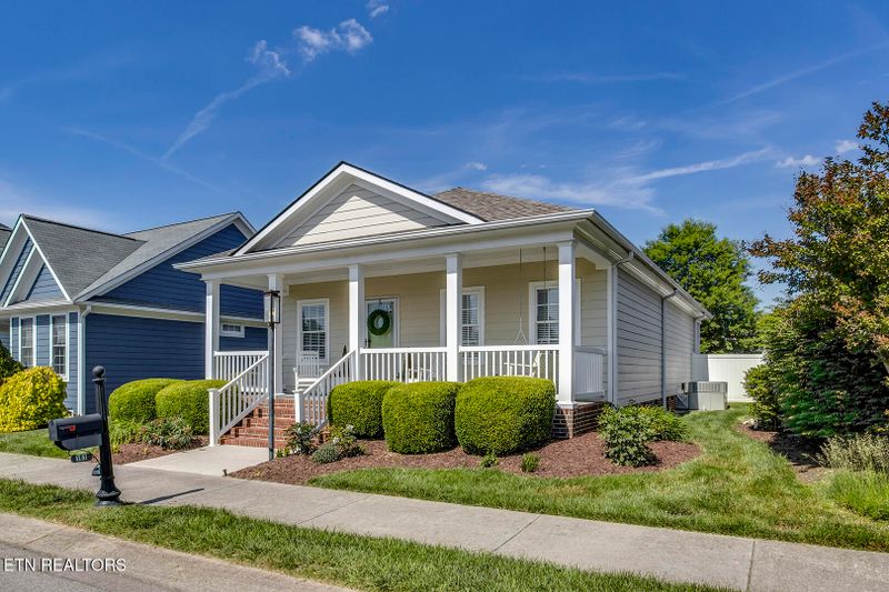 107 Liberty Ct, Oak Ridge, TN 37830