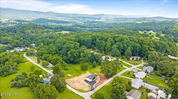107 Linda Ln, Jacksboro, TN 37757