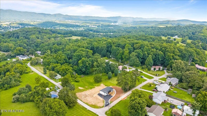 107 Linda Ln, Jacksboro, TN 37757
