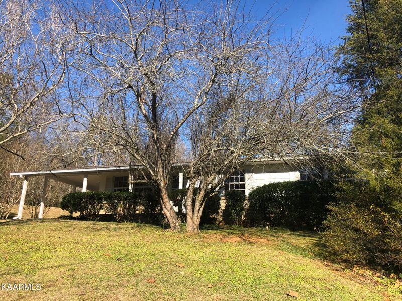 107 Macon Ln, Oak Ridge, TN 37830