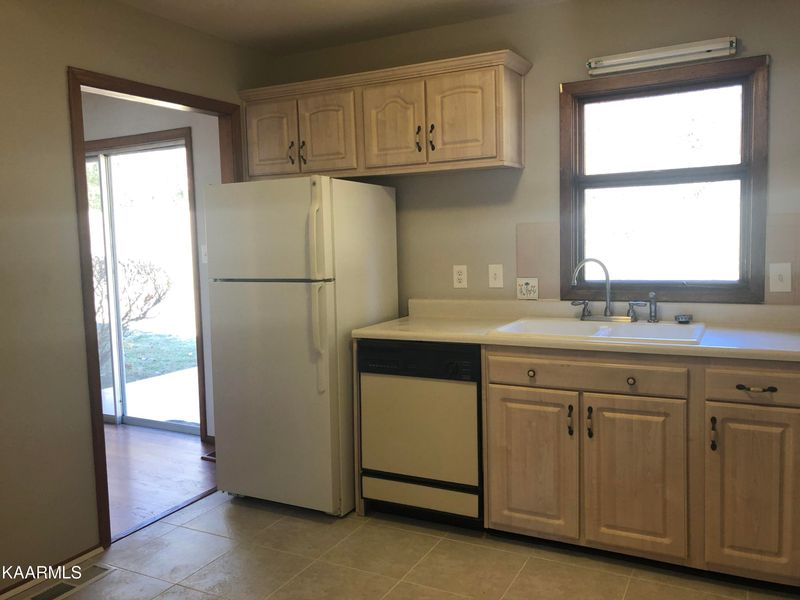 107 Macon Ln, Oak Ridge, TN 37830