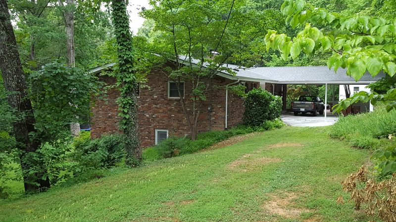107 Mason Ln, Oak Ridge, TN 37830
