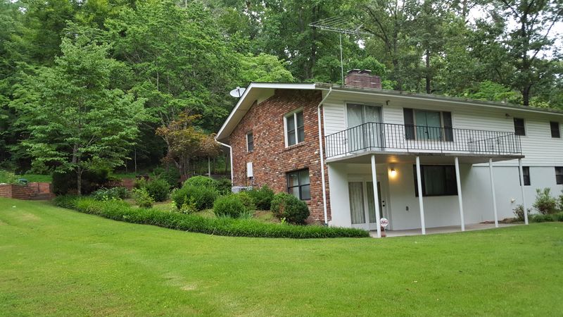 107 Mason Ln, Oak Ridge, TN 37830