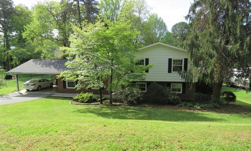 107 Mohawk Rd, Oak Ridge, TN 37830