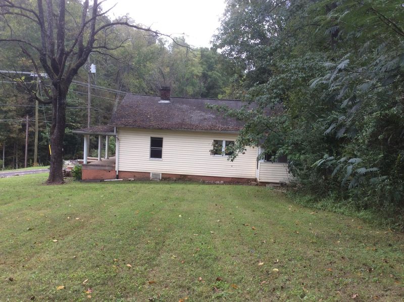 107 Moore Rd, Briceville, TN 37710