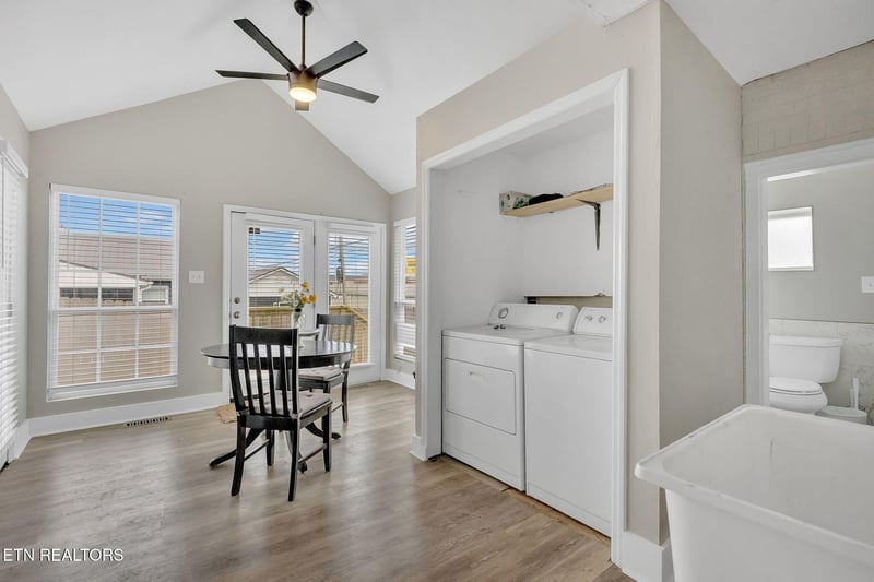 107 N C St, Lenoir City, TN 37771
