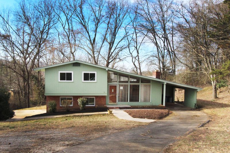 107 N Seneca Rd, Oak Ridge, TN 37830