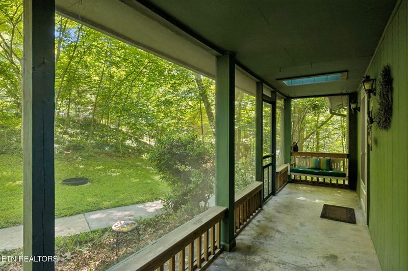 107 Neville Ln, Oak Ridge, TN 37830