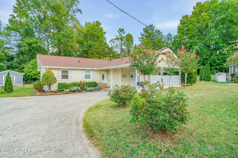107 Park Ln, Oak Ridge, TN 37830