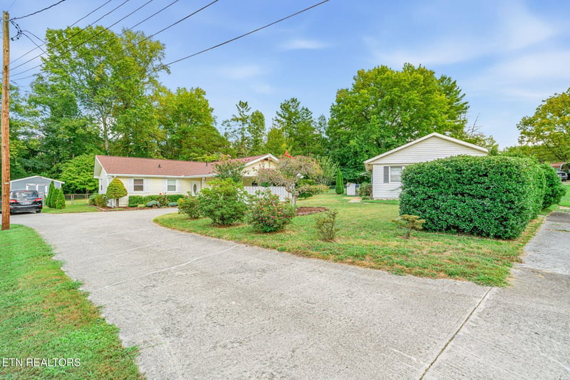 107 Park Ln, Oak Ridge, TN 37830