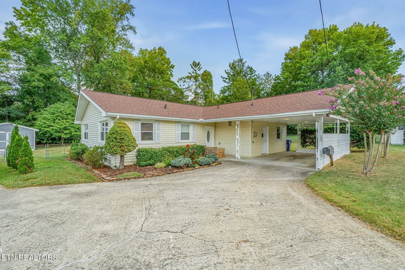 107 Park Ln, Oak Ridge, TN 37830