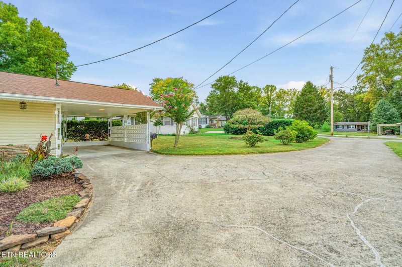 107 Park Ln, Oak Ridge, TN 37830