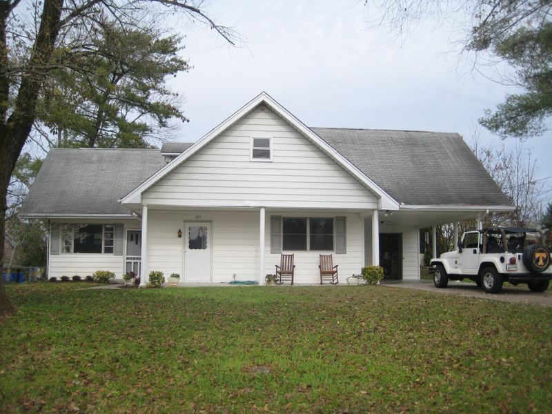 107 Parsons Rd, Oak Ridge, TN 37830