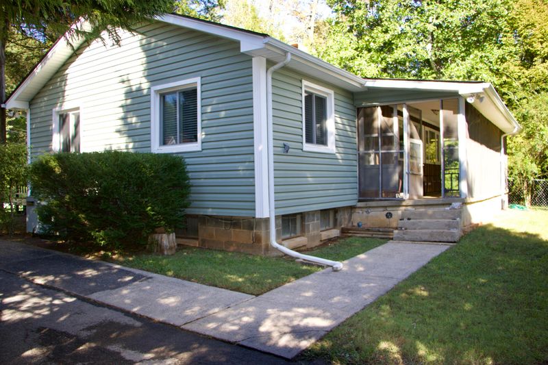 107 Peach Rd, Oak Ridge, TN 37830