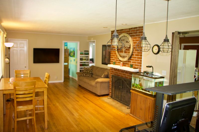 107 Peach Rd, Oak Ridge, TN 37830