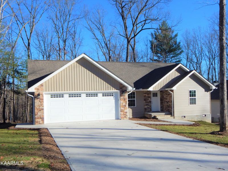 107 Peebles Rd, Crossville, TN 38558