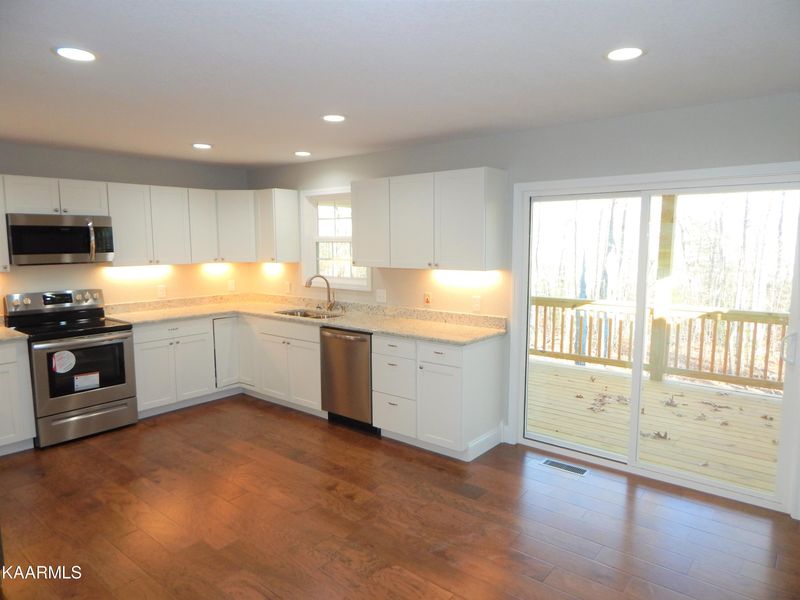 107 Peebles Rd, Crossville, TN 38558