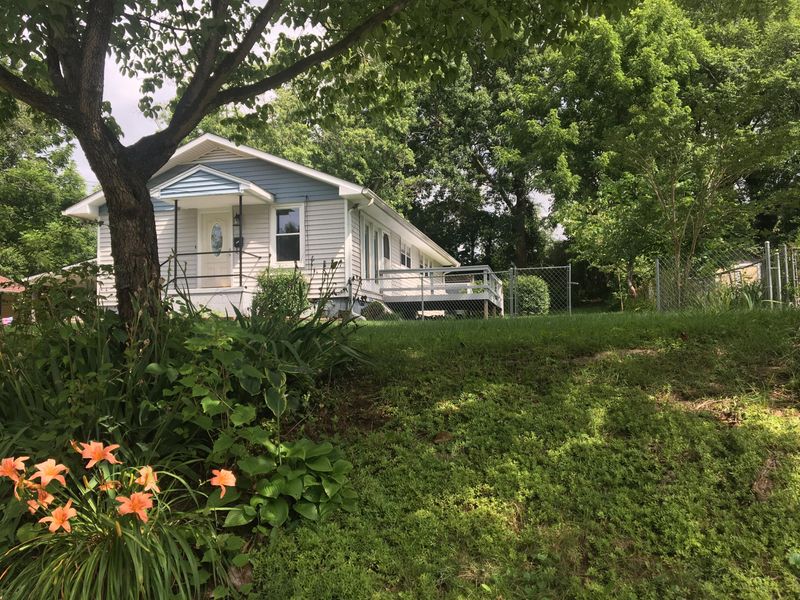 107 Pembroke Rd, Oak Ridge, TN 37830