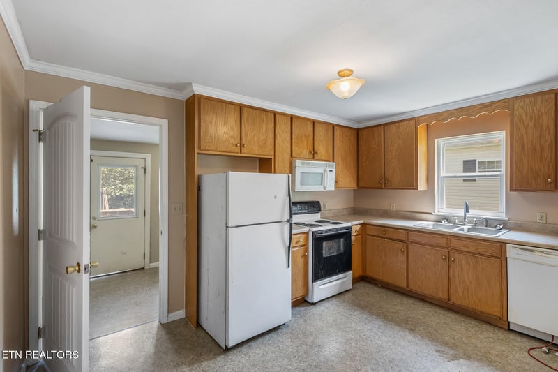 107 Pennsylvania Ave, Etowah, TN 37331