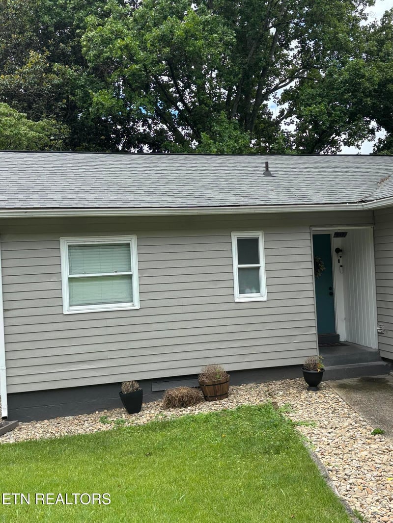 107 Porter Rd, Oak Ridge, TN 37830
