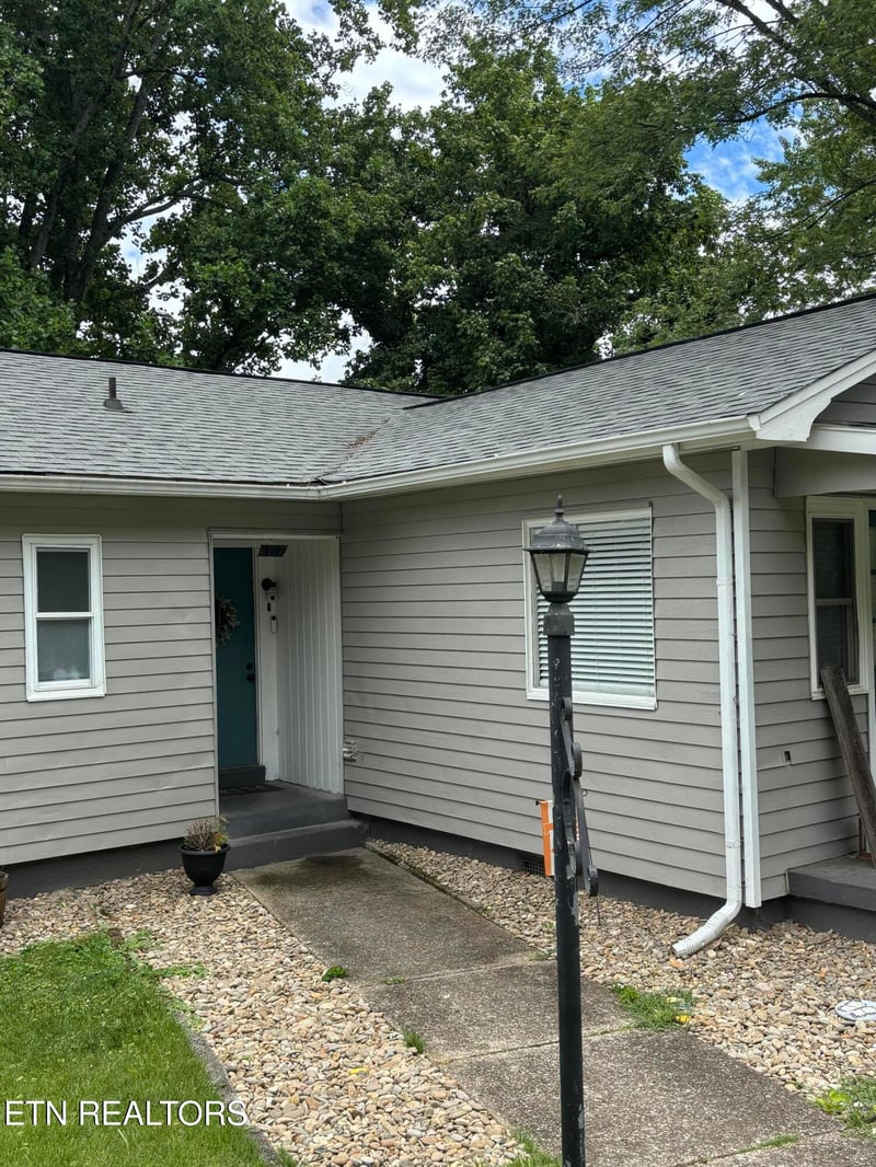 107 Porter Rd, Oak Ridge, TN 37830