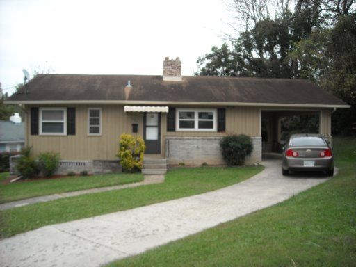 107 Powell Rd, Oak Ridge, TN 37830