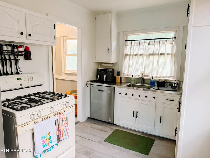 107 S Tampa Ln, Oak Ridge, TN 37830
