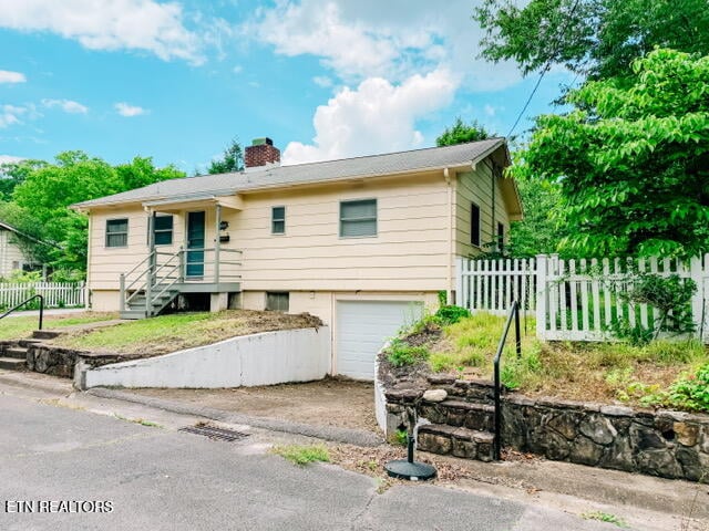 107 S Tampa Ln, Oak Ridge, TN 37830