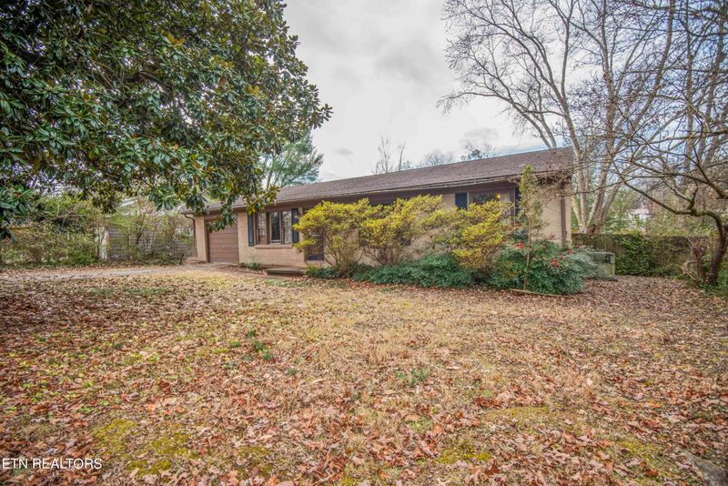 107 Thomas Dr, Maryville, TN 37804