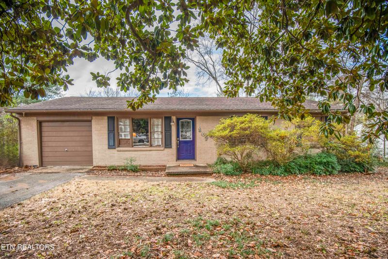107 Thomas Dr, Maryville, TN 37804