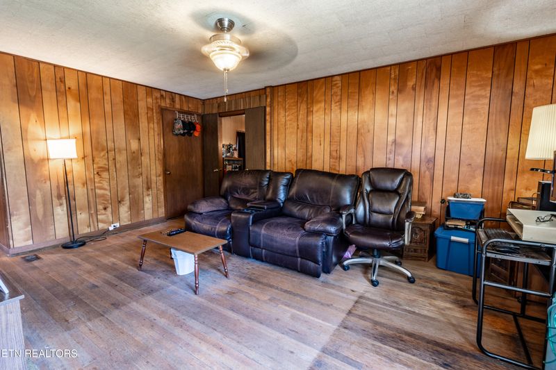 107 Upsal Rd, Oak Ridge, TN 37830