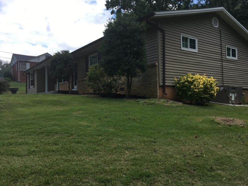 107 Valley Ln, Clinton, TN 37716
