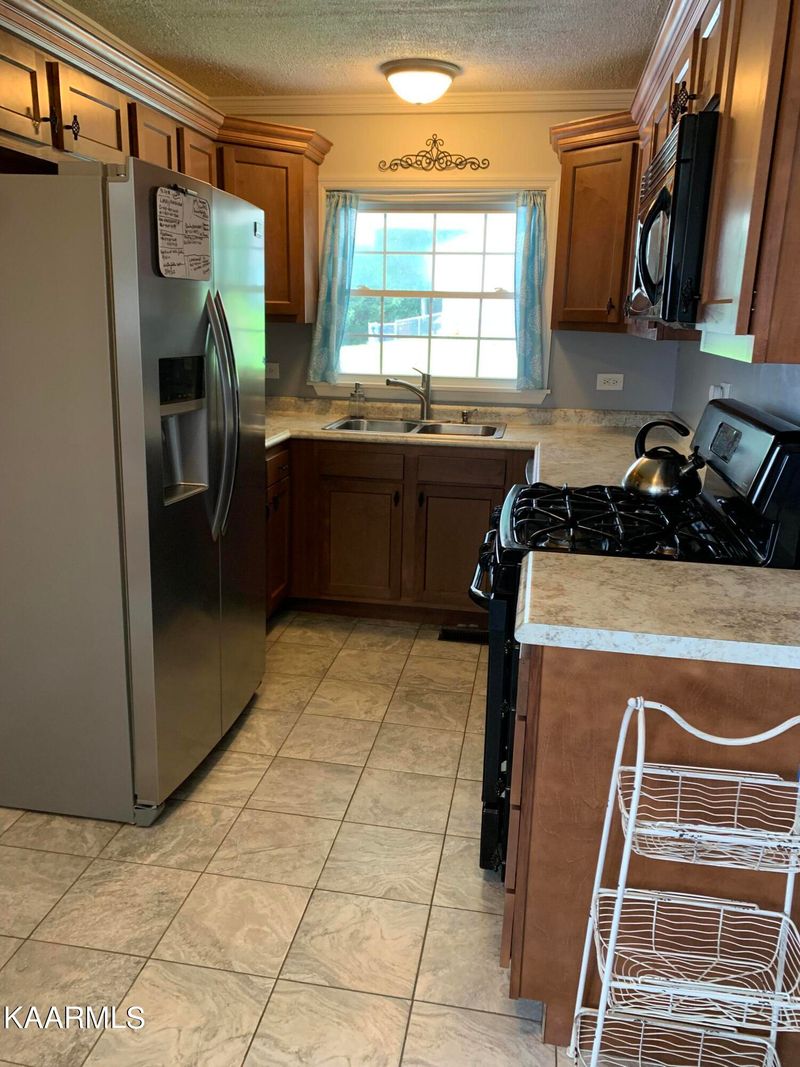 107 W Geneva Ln, Oak Ridge, TN 37830
