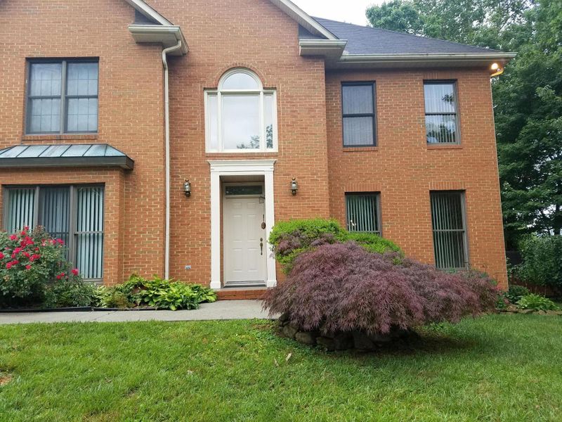 107 W Melbourne Rd, Oak Ridge, TN 37830