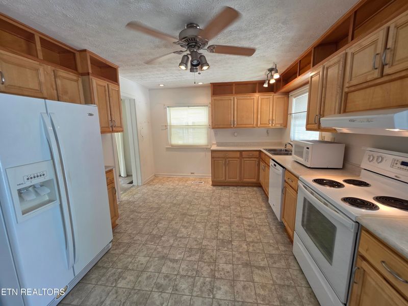 107 W Pawley Rd, Oak Ridge, TN 37830