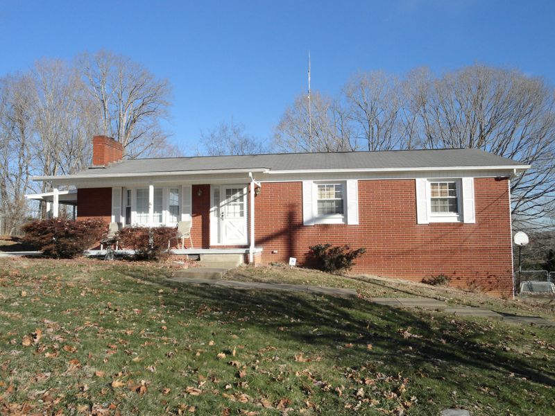 107 Westwood Dr, Clinton, TN 37716