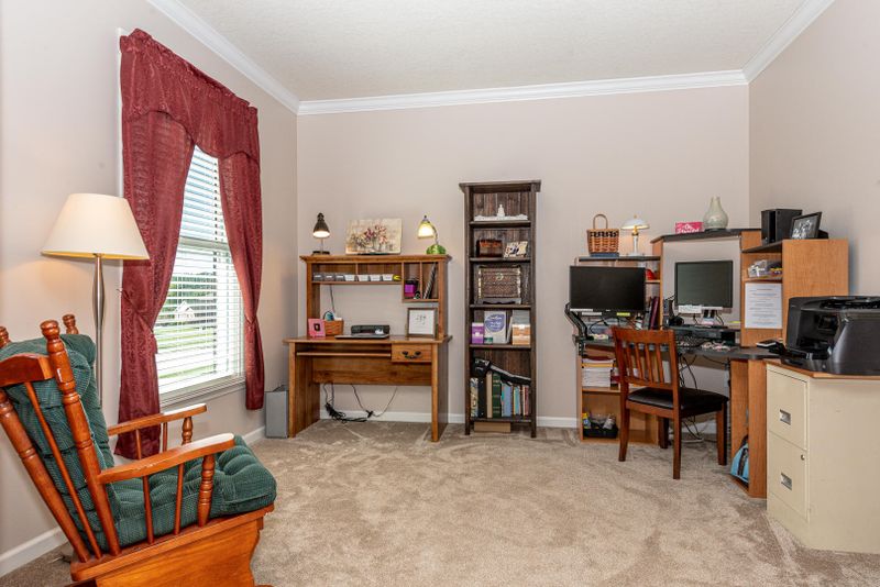 1070 Southwick Dr, Alcoa, TN 37701