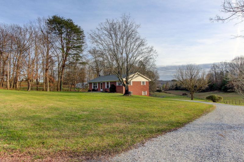 10704 Mountain Rd, Luttrell, TN 37779